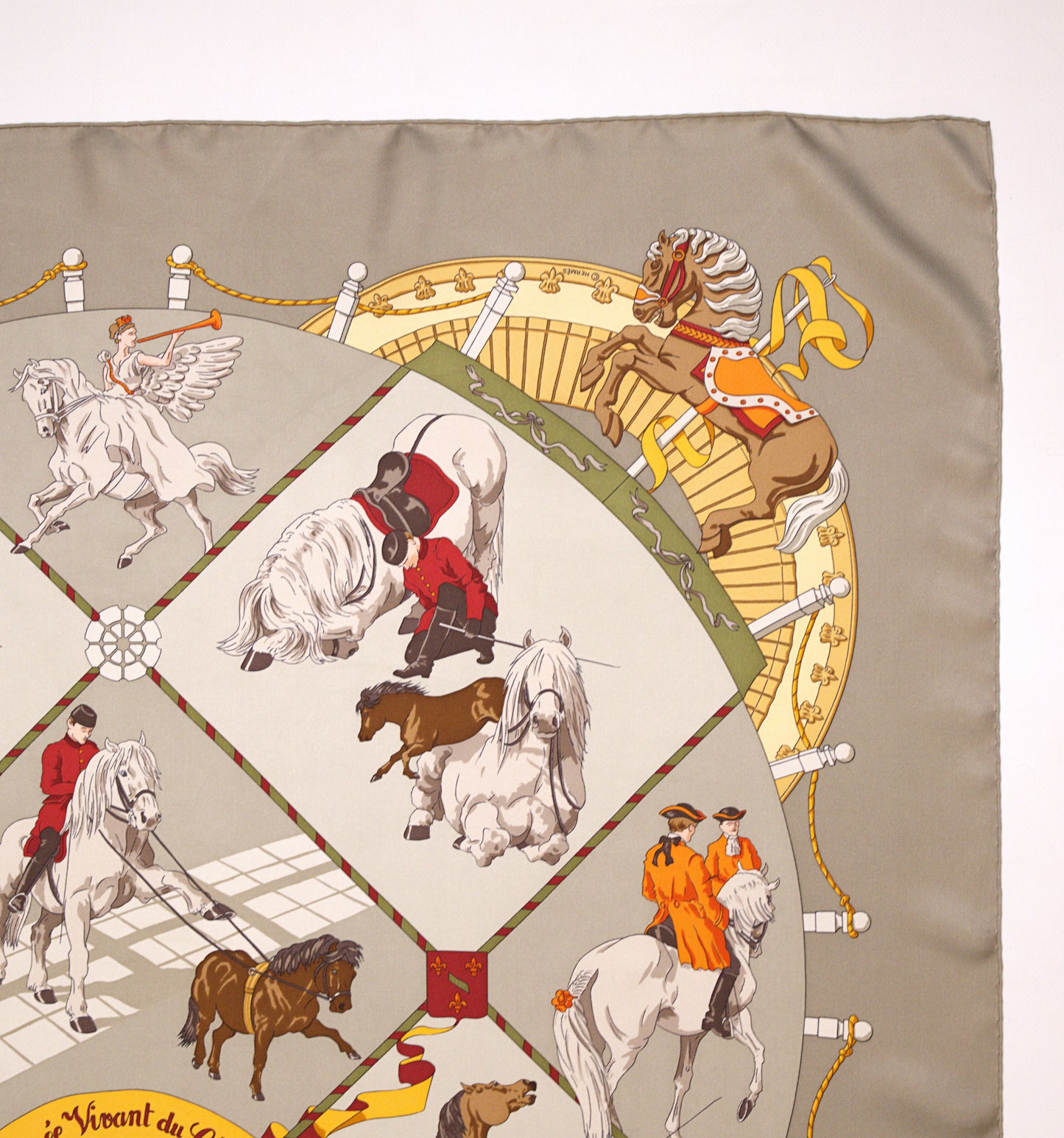Hermès MUSÉE VIVANT DU CHEVAL CHANTILLY 90