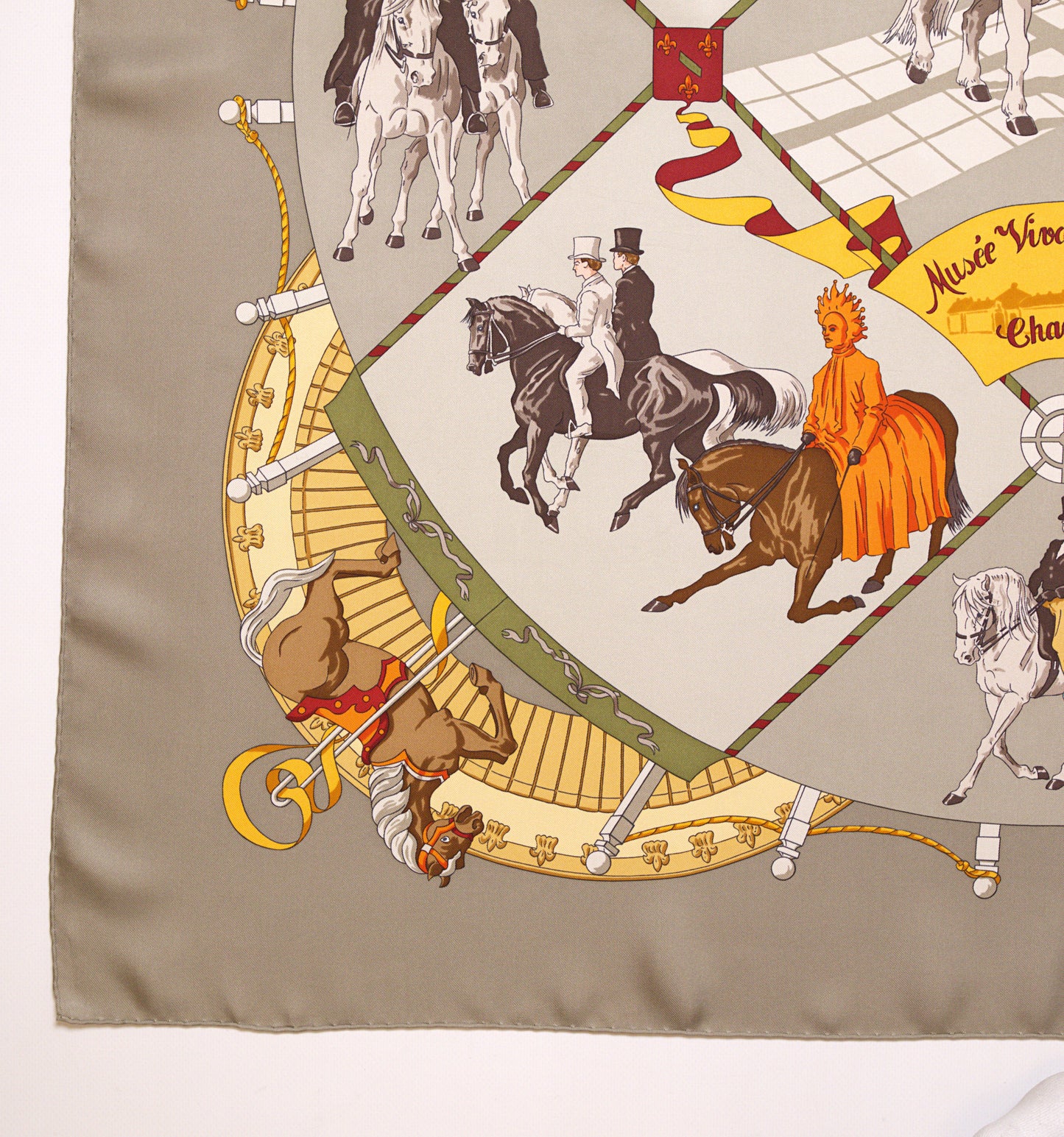 Hermès MUSÉE VIVANT DU CHEVAL CHANTILLY 90